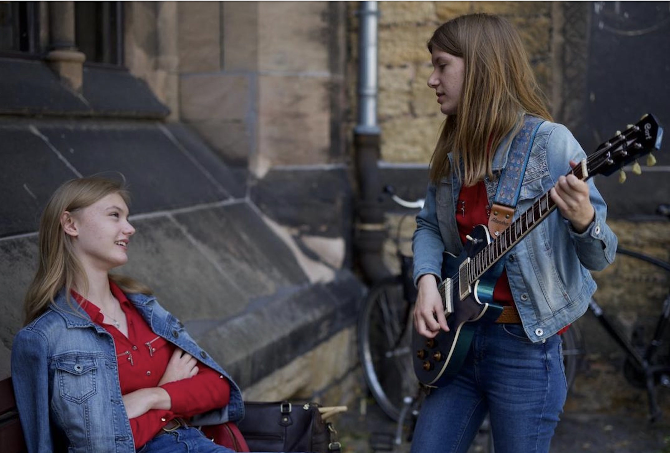 Bunch of Ace’s hopeful and blooming new single “Apple Tree”