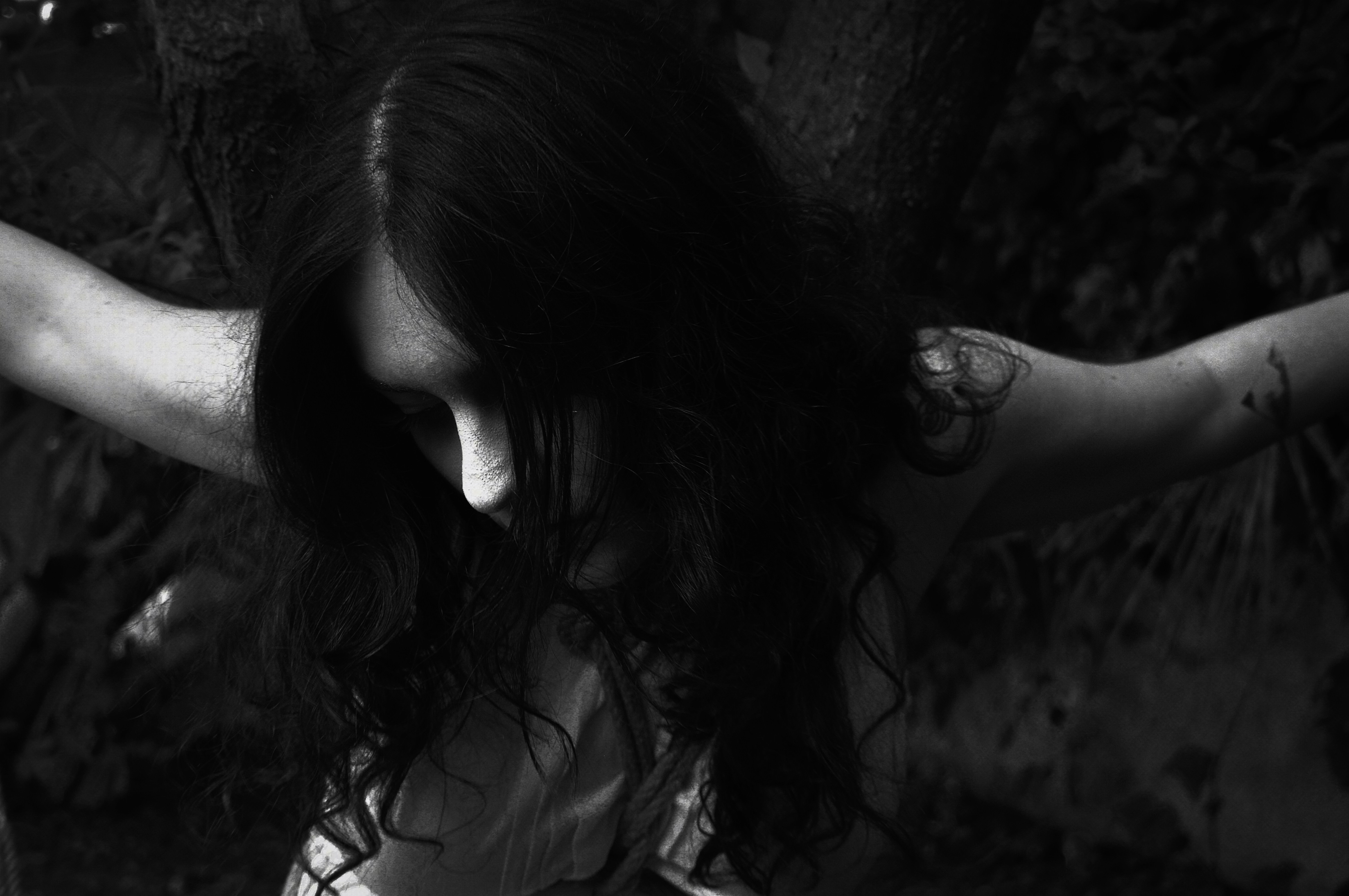 Carrie Abyss steps out against the unwelcoming society in new single “Mass Destruction (of My Head)”