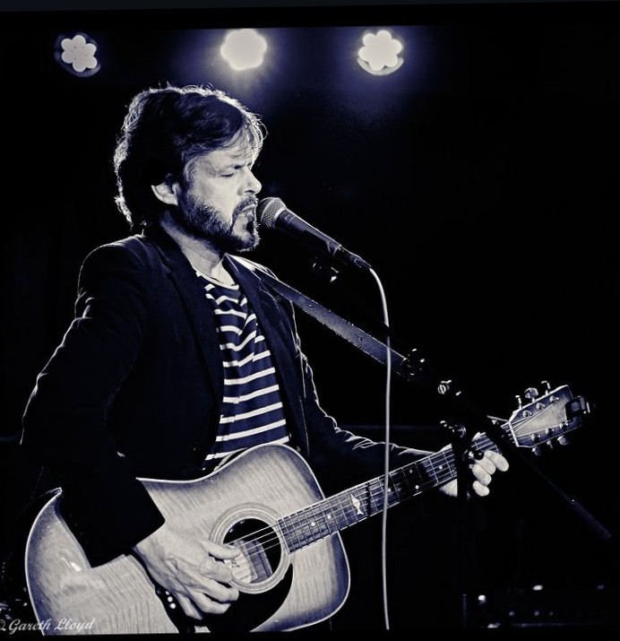 David Goundry’s gentle and delicate soft rock on new single “Coming Right at You”