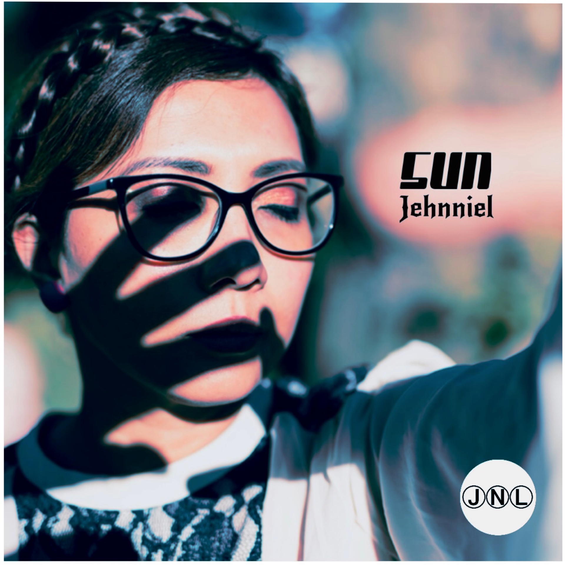 Jehnniel’s celebratory and positive new single “Sun”