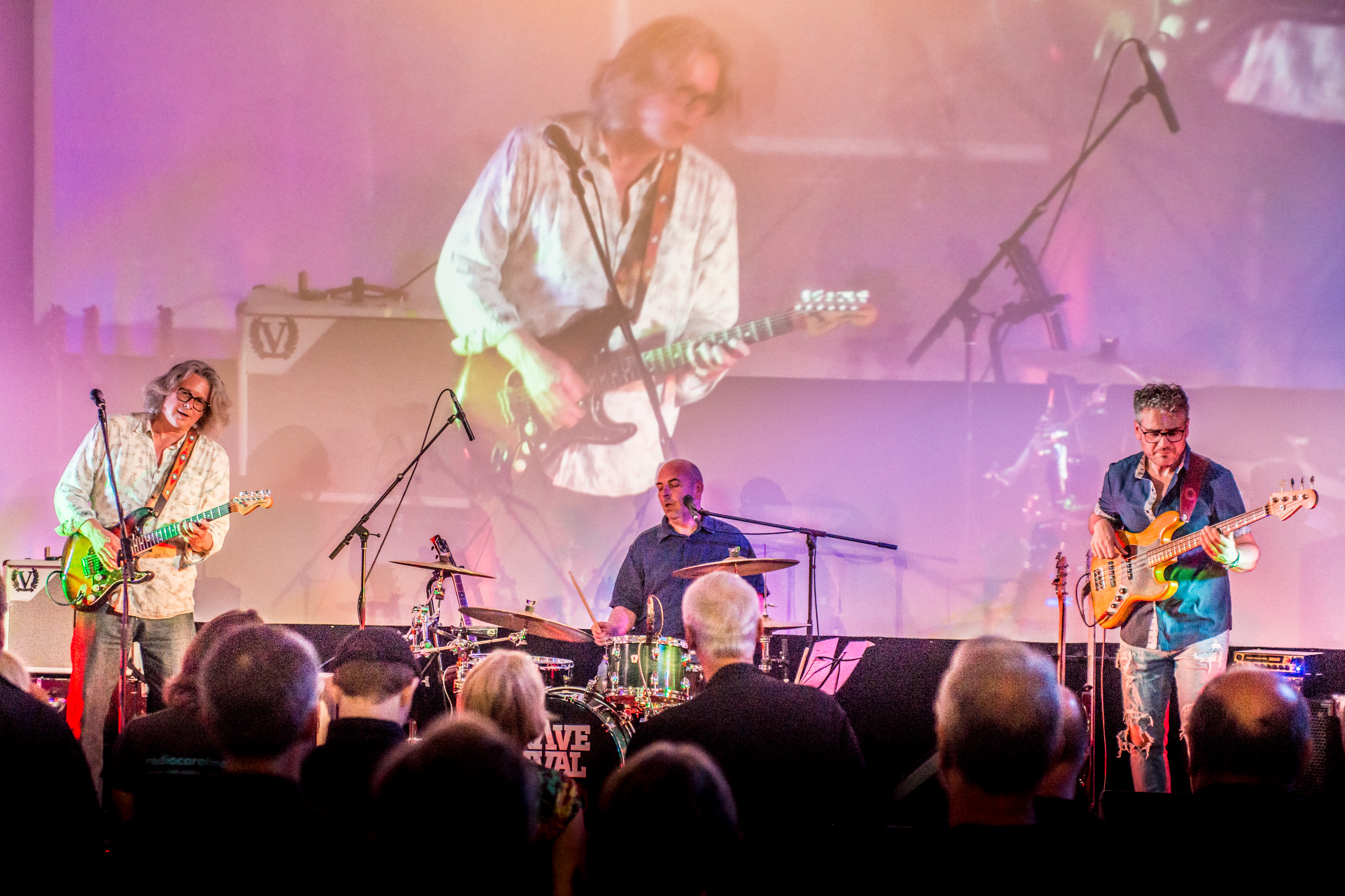 Tim Ainslie & The Vibes reveal “Oyster Reach”, a song about a colorful history of a local pub