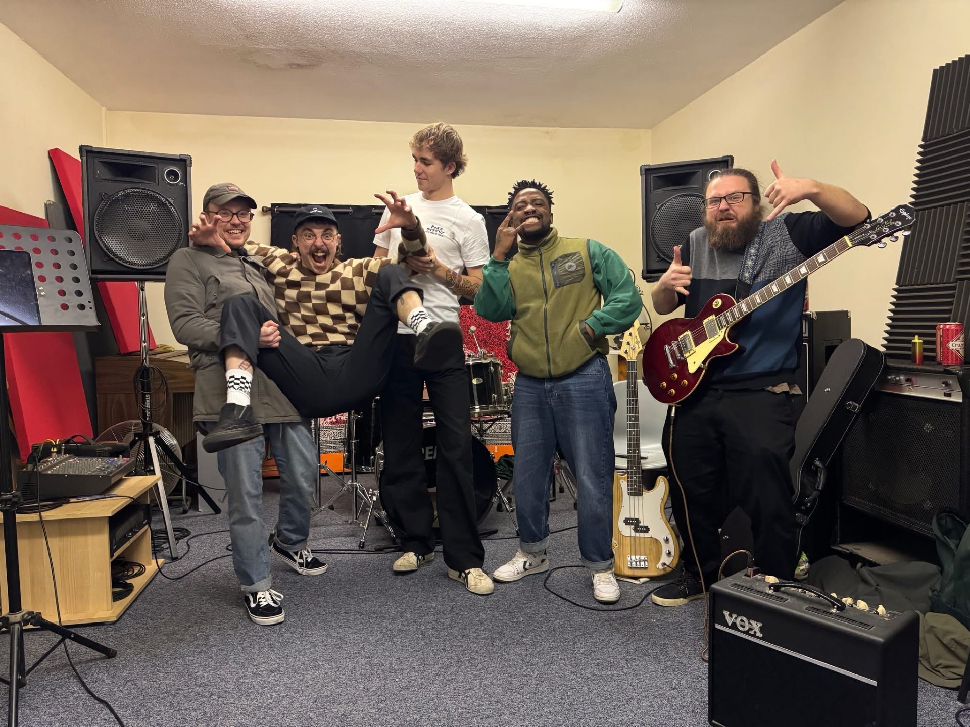 Mukka and the Wizards Sleeves Article Cover Charlie