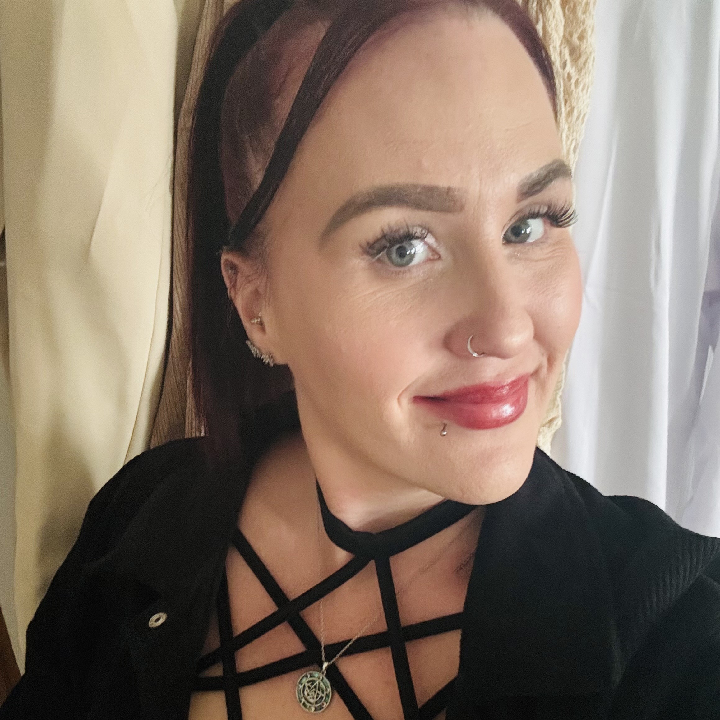 Tahani debuts with a painful and soul-healing country single for the troubled, “Twist of Fate”