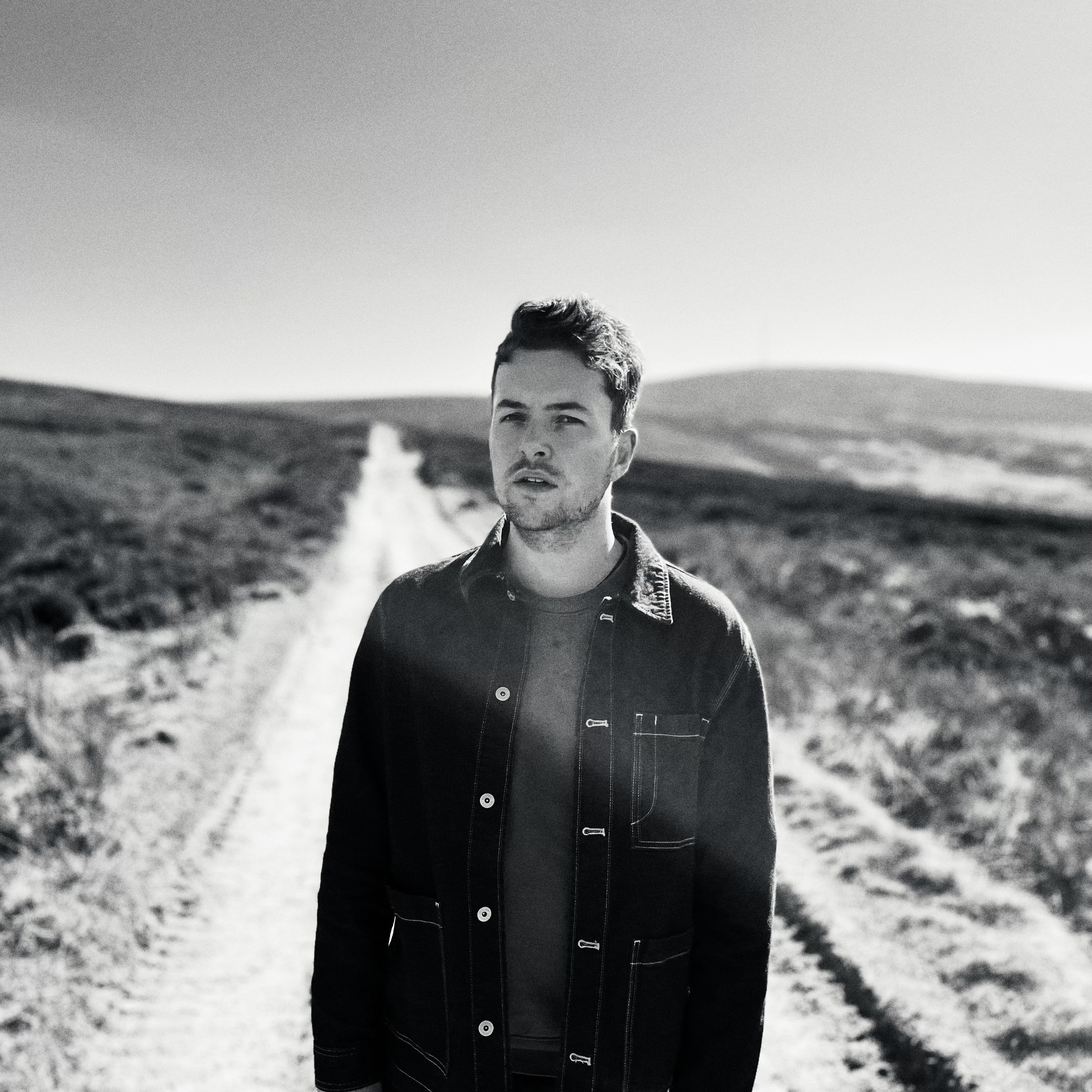 Lex Bucha’s debut EP “Painless Mode” is a personal exploration of indie pop’s sonic and emotional boundaries