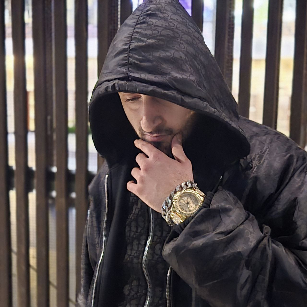 Munzer delivers a refreshing alternative take on classic trap dynamics on new single “Cold Stone”