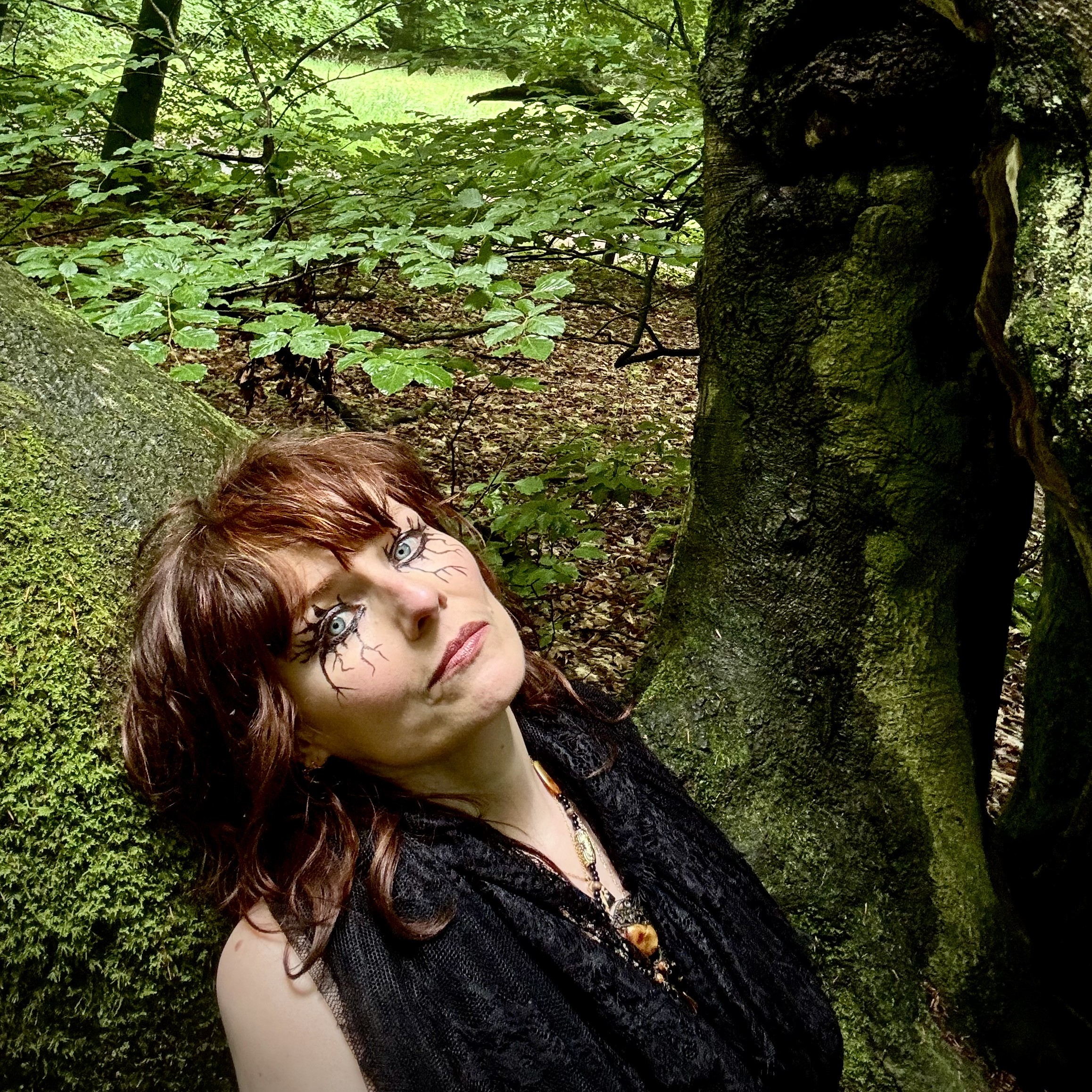 Vølve turns grief into newfound strength through shamanic rituals in new single “Vølvens Sang / Jeg Ser”